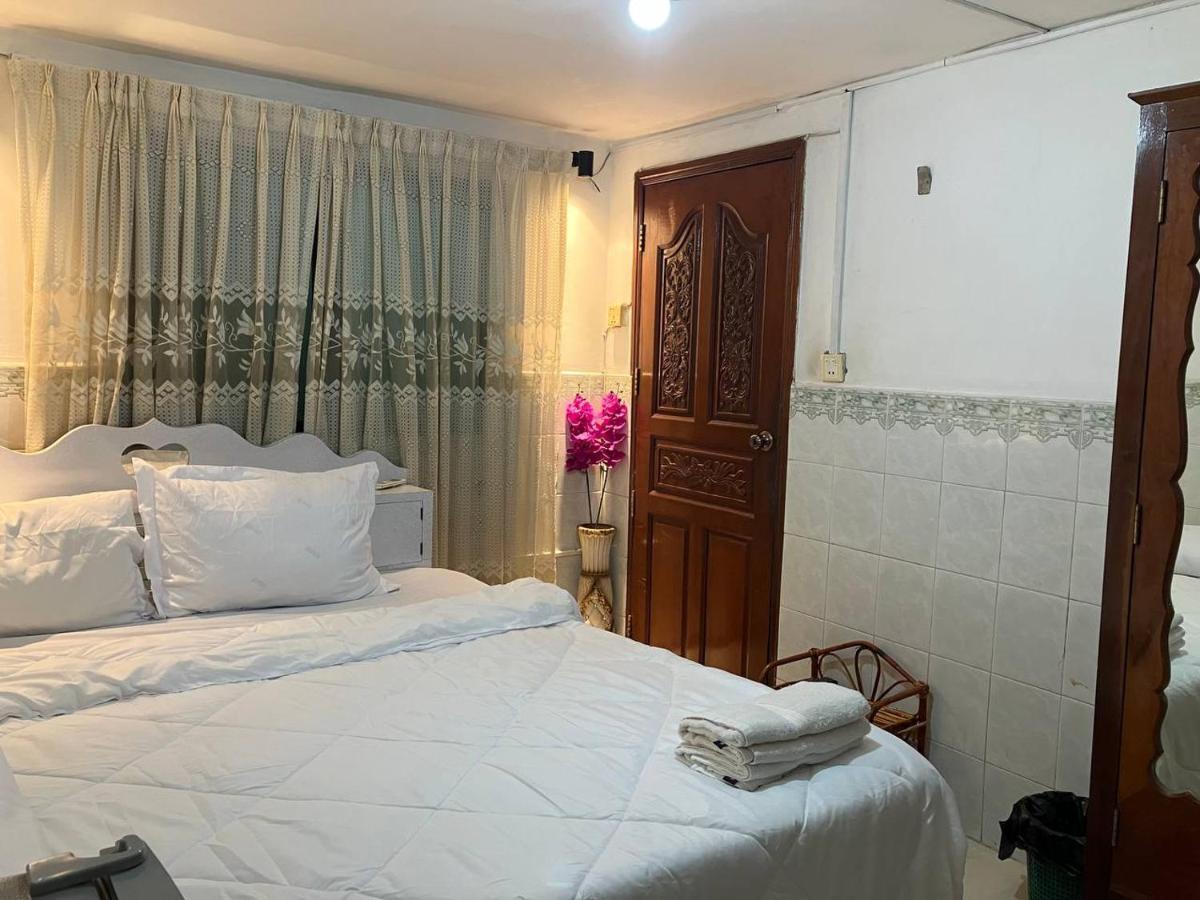 Ferienwohnung Cassiarata Phnom Penh Exterior foto