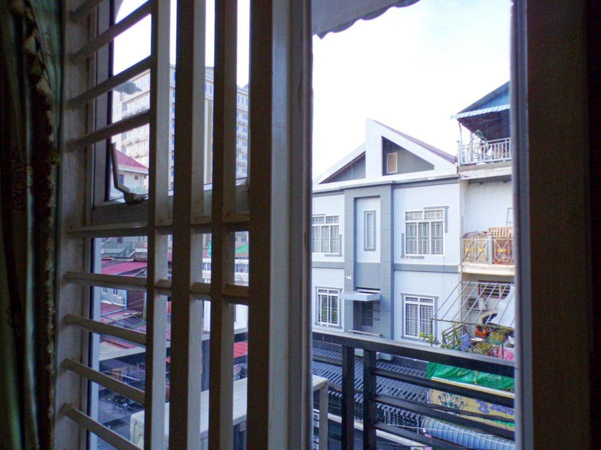 Ferienwohnung Cassiarata Phnom Penh Exterior foto